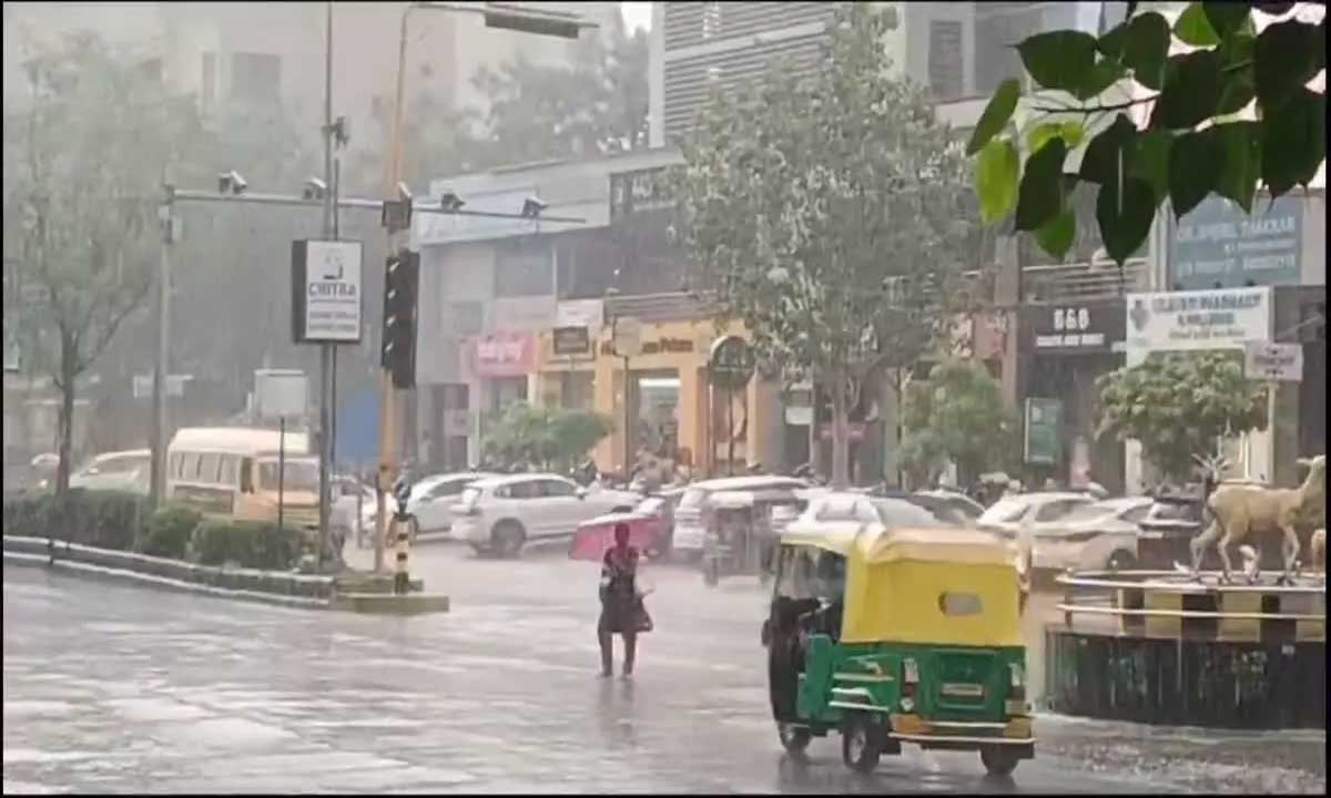 People are troubled due to heavy rain in Gujarat