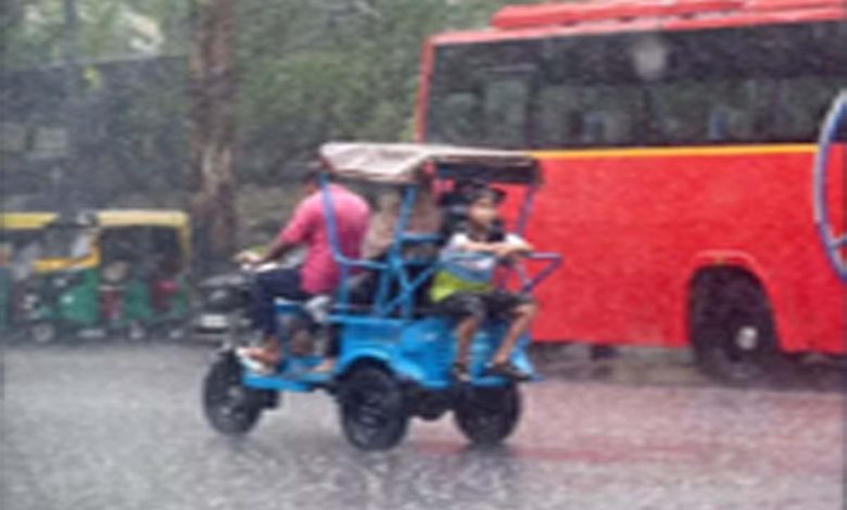 Rain in Delhi in the evening, relief from humidity