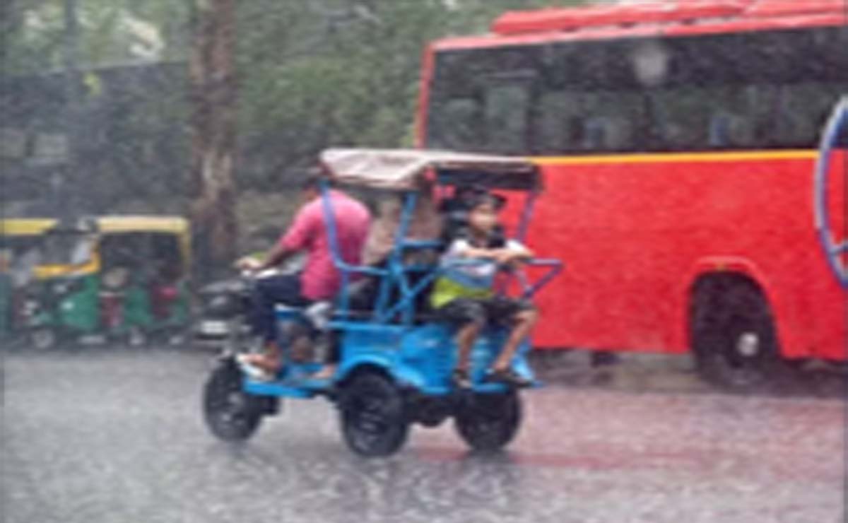 Rain in Delhi in the evening, relief from humidity