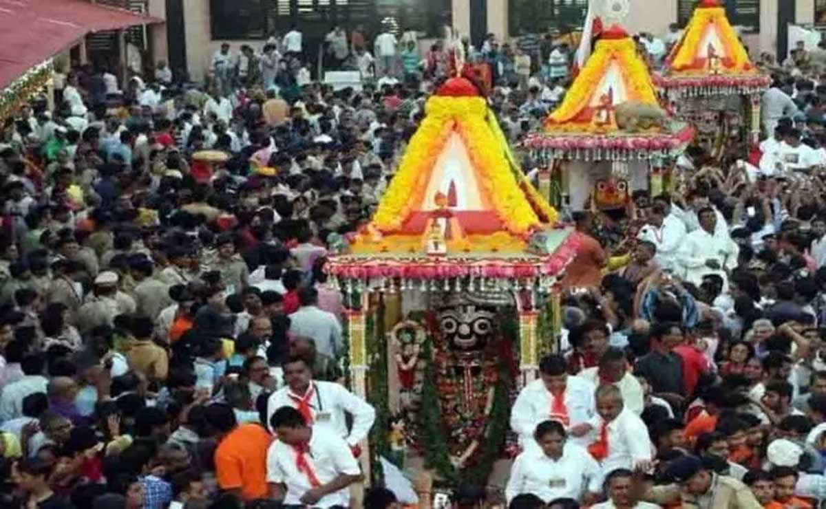 Ahmedabad Rath Yatra 2024: Silver mace and crown offered to Lord Jagannath