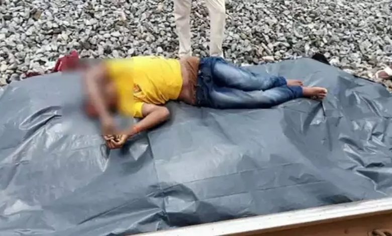 Dead body of a young man found on railway track, sensation spread