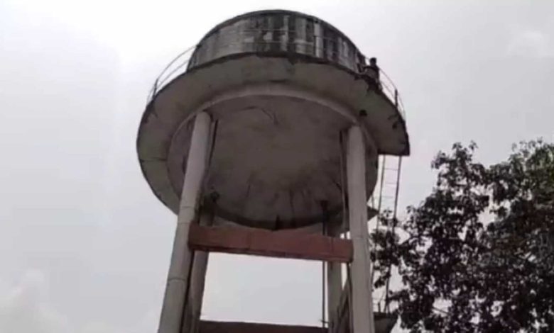 Gang rape victim climbed on the water tank, made a demand to the police