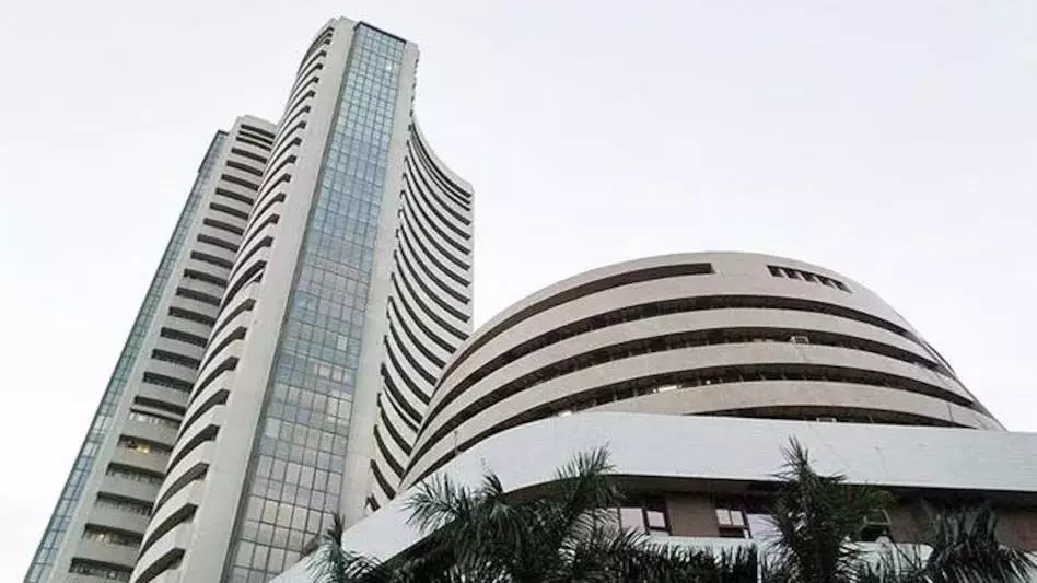 Indian stock market closed in red, Sensex slipped 422 points