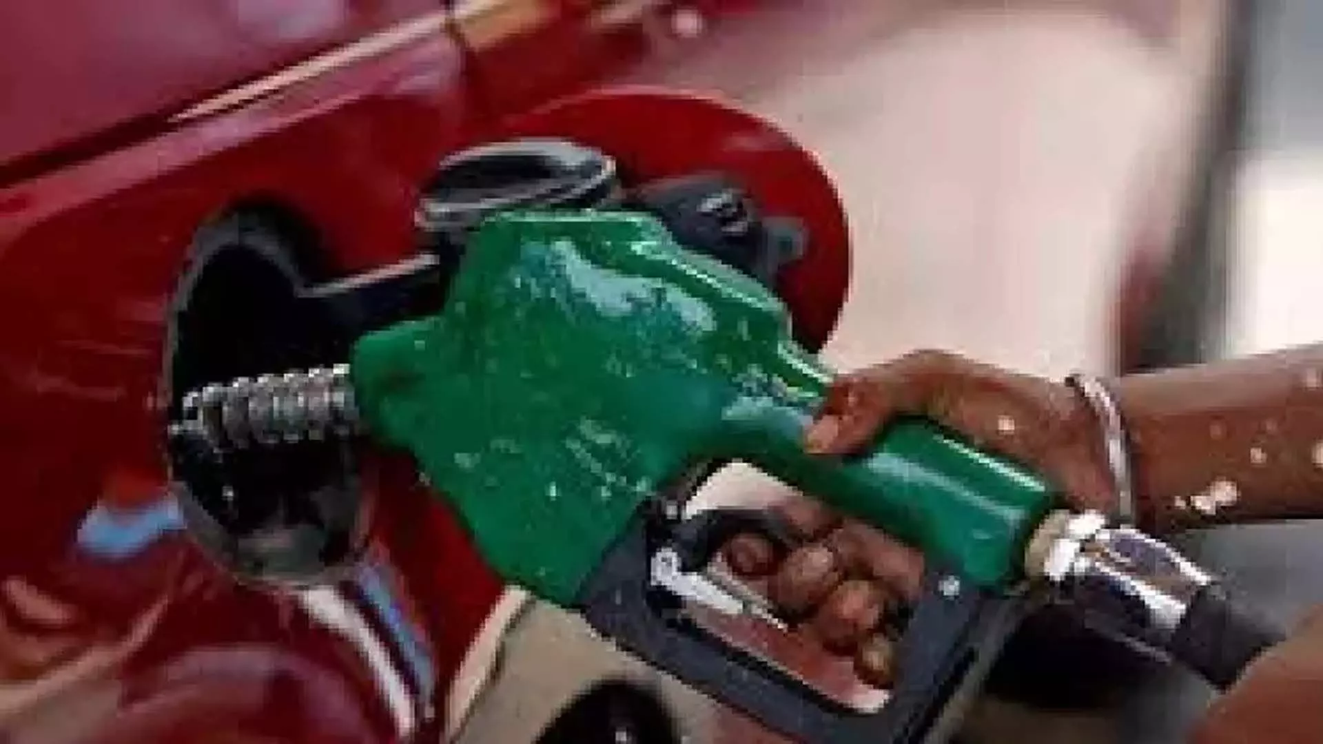 Petrol and diesel prices in Chennai stable for 232 days