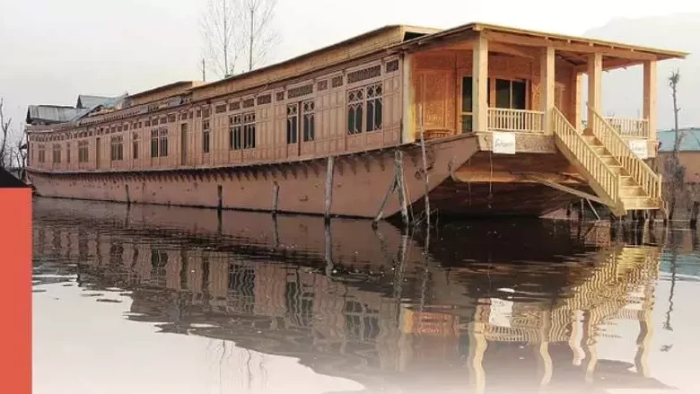 'Not a single tourist': Houseboat owners' livelihood in danger
