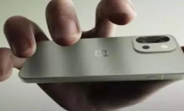 OnePlus may launch a gaming smartphone with shoulder triggers