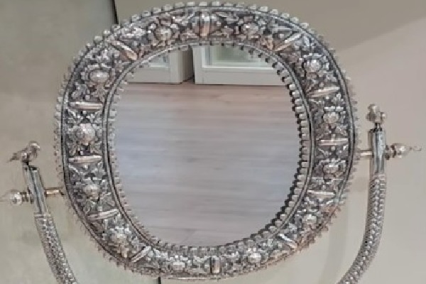 PM Modi presented 'swadeshi' gifts to world leaders at the G-20 summit