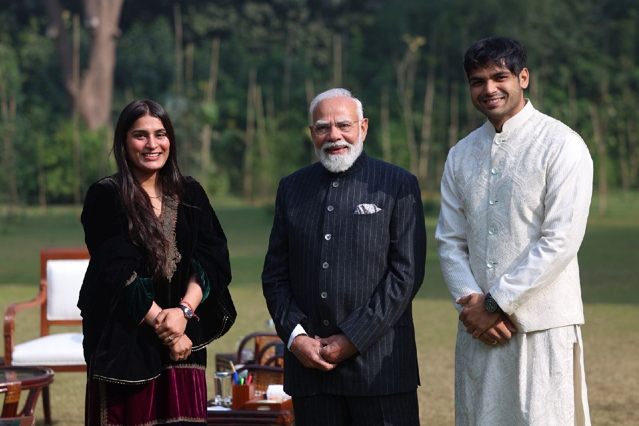 Meeting with PM Modi: Neeraj Chopra and Himani receive a special welcome.
