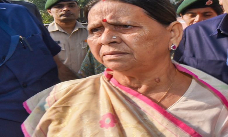 Delhi HC issues notice to CBI on Rabri challenge to IRCTC hotel case