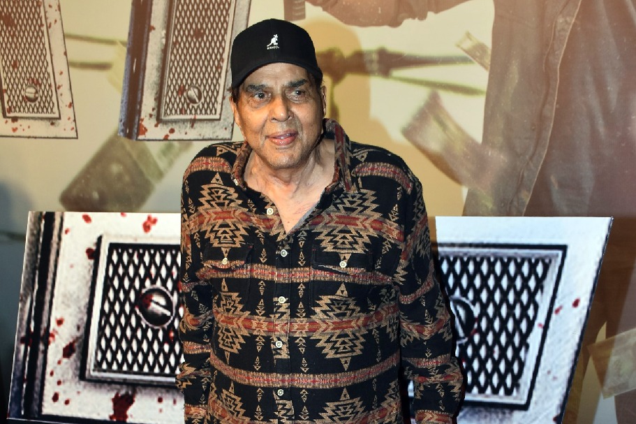 Ramesh Sippy and Hema Malini revealed that Dharmendra had mixed vodka in coconut water.