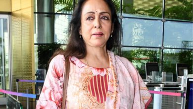 Hema Malini: I danced barefoot for a song in 'Sholay', my mother objected to it.