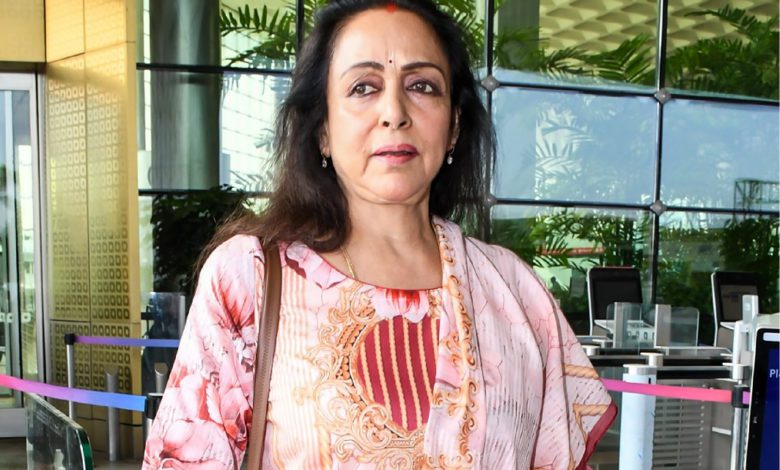 Hema Malini: I danced barefoot for a song in 'Sholay', my mother objected to it.