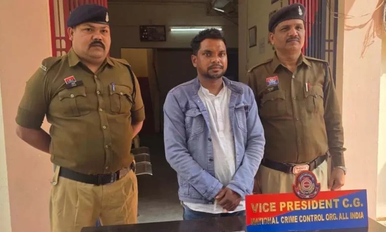 Fake CID officer arrested in CG, used to show off by putting a board on Scorpio
