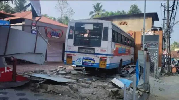 KSRTC bus driver dies after losing control and crashing into a shop