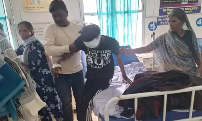 Road accident in Ramanujganj, 18-year-old Shubham seriously injured