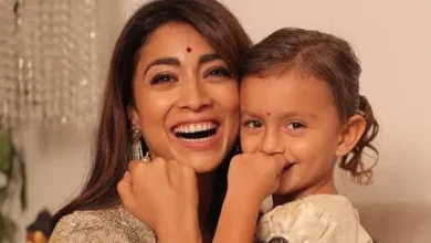 Shriya Saran's 5-year-old daughter got upset upon seeing the cameras.